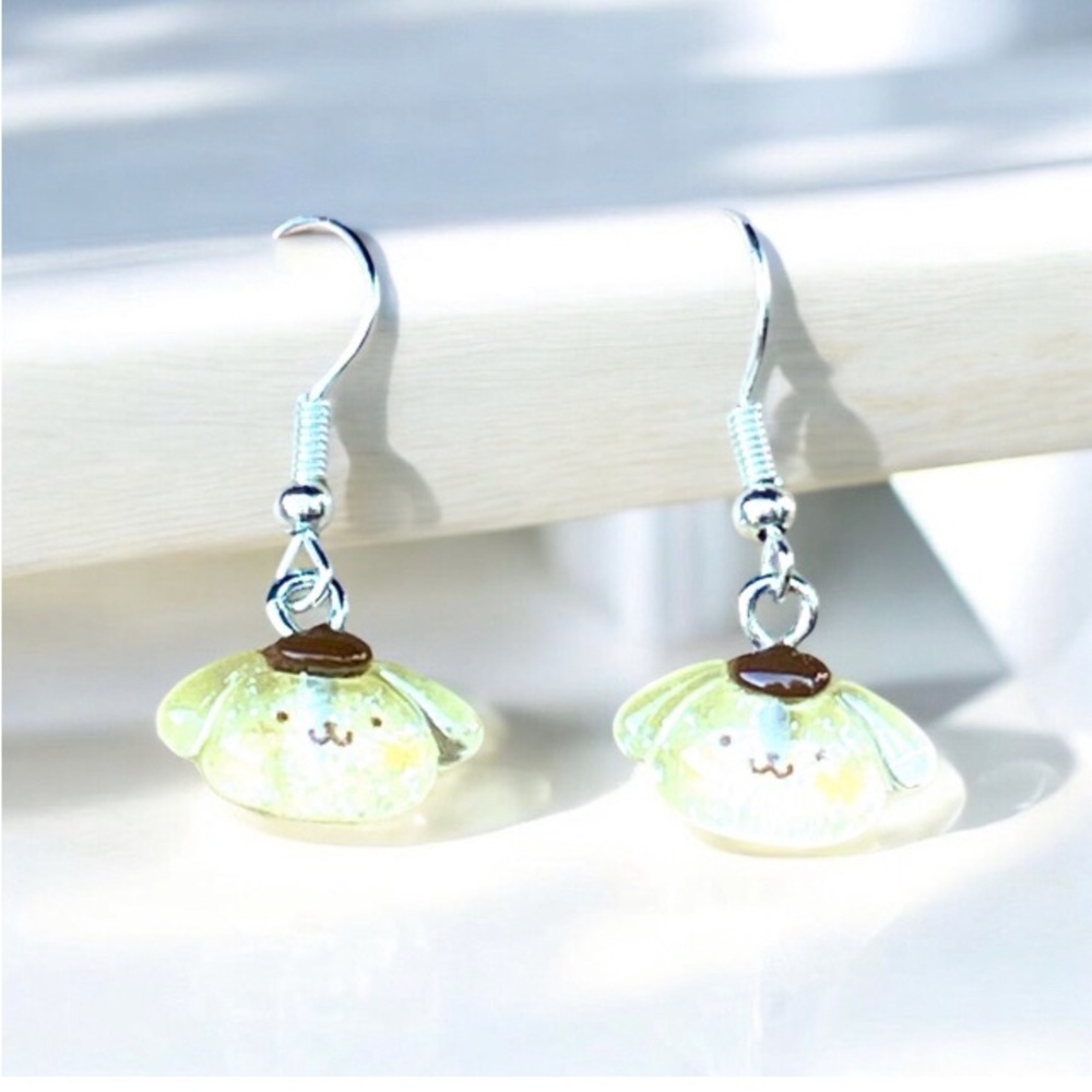 Hello Kitty Earrings - Picture 6 of 11